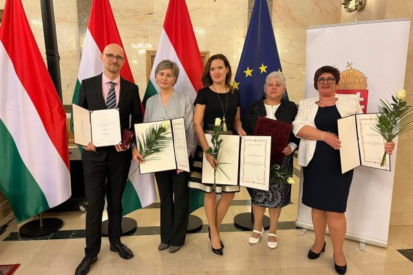 balról jobbra: Dr. Orbán Zoltán, Németi Imréné, dr. Srajber Kornélia, Ticz Istvánné, Horváth Katalin