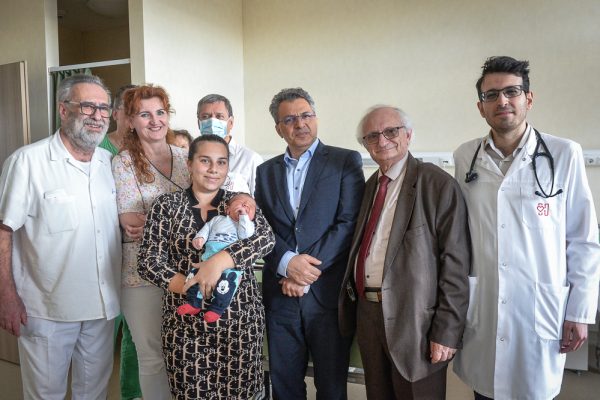 Bencét, az év első újszülött kisbabáját köszöntötte a kórház vezetése