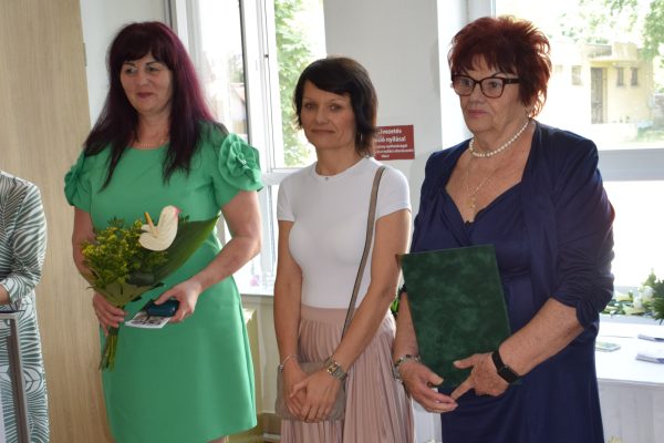 A fotón középen Dányiné Sipos Szilvia, tőle jobbra Koczka Zsuzsanna, tőle balra: Pogonyiné Kiss Irén