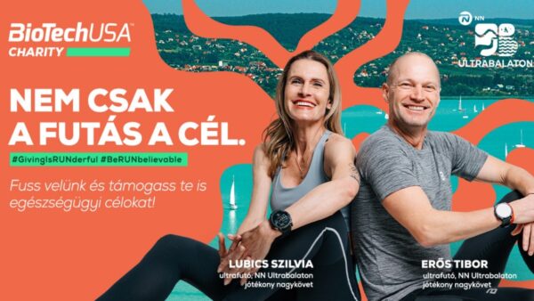 Narancssárga hátterű banner, bal oldalon a BioTechUSA Charity logóval és a „Nem csak a futás a cél.” felirattal. Alatta hashtag-ek: #GivingIsRUNderful és #BeRUNbelievable, valamint egy üzenet: „Fuss velünk és támogass te is egészségügyi célokat!”. A jobb oldalon két mosolygó futó, egy nő és egy férfi ül sportos öltözetben, mögöttük a Balaton és dombos táj látható. A nő neve Lubics Szilvia, a férfié Erős Tibor, mindketten ultrafutók és jótékonysági nagykövetek. A kép jobb felső sarkában az Ultrabalaton logó szerepel.